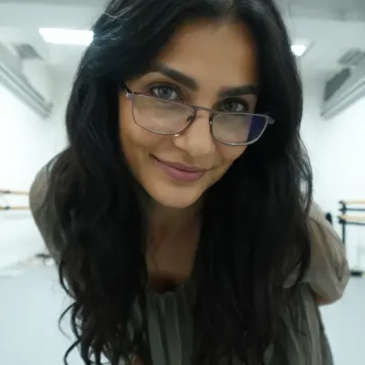 Ясмина, 29