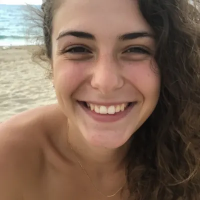 Элене, 23