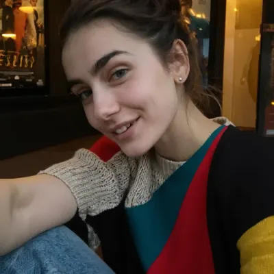 Николь, 24